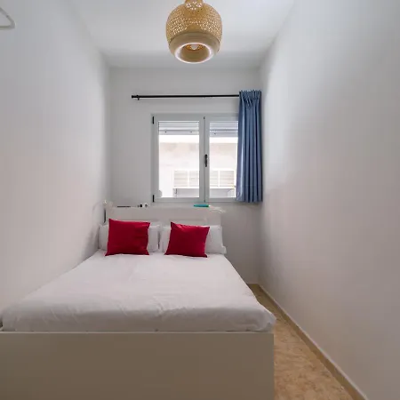 2 Mins From - Workstations - Parking - Bikes *