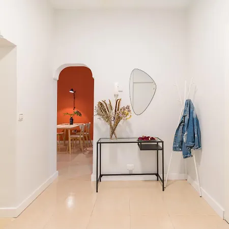 Apartamento 2 Mins From - Workstations - Parking - Bikes *