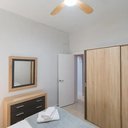 2 Mins From - Workstations - Parking - Bikes * Las Palmas / Gran Canaria