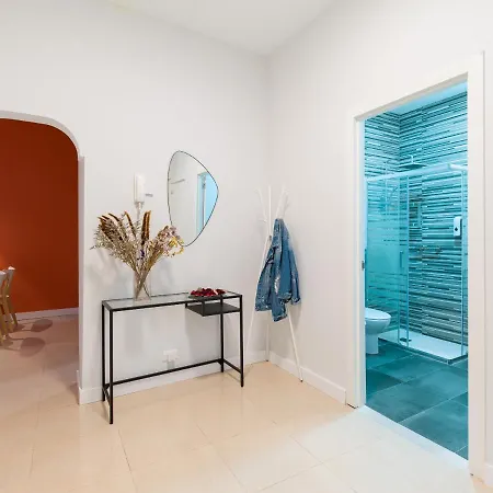 2 Mins From - Workstations - Parking - Bikes Apartment *