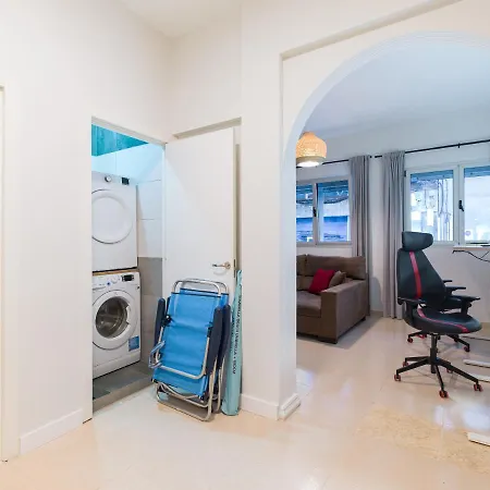 Appartement 2 Mins From - Workstations - Parking - Bikes