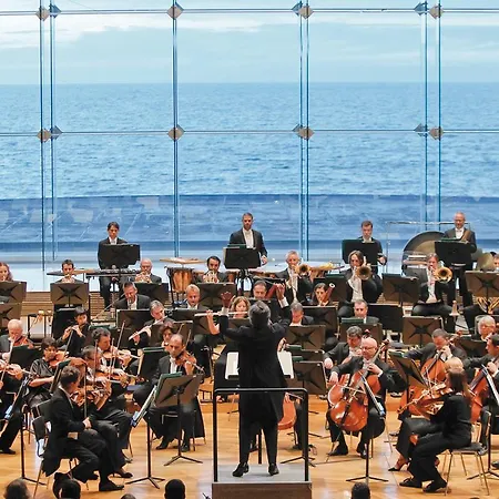 Apartment 2 Mins From - Workstations - Parking - Bikes *