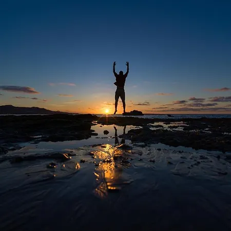 Apartment 2 Mins From - Workstations - Parking - Bikes