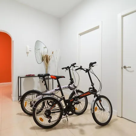 Apartamento 2 Mins From - Workstations - Parking - Bikes