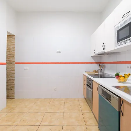 Apartamento 2 Mins From - Workstations - Parking - Bikes *