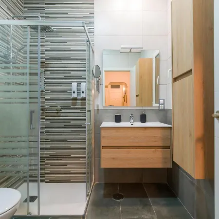 Apartamento 2 Mins From - Workstations - Parking - Bikes *