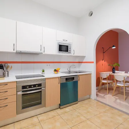 2 Mins From - Workstations - Parking - Bikes Apartamento